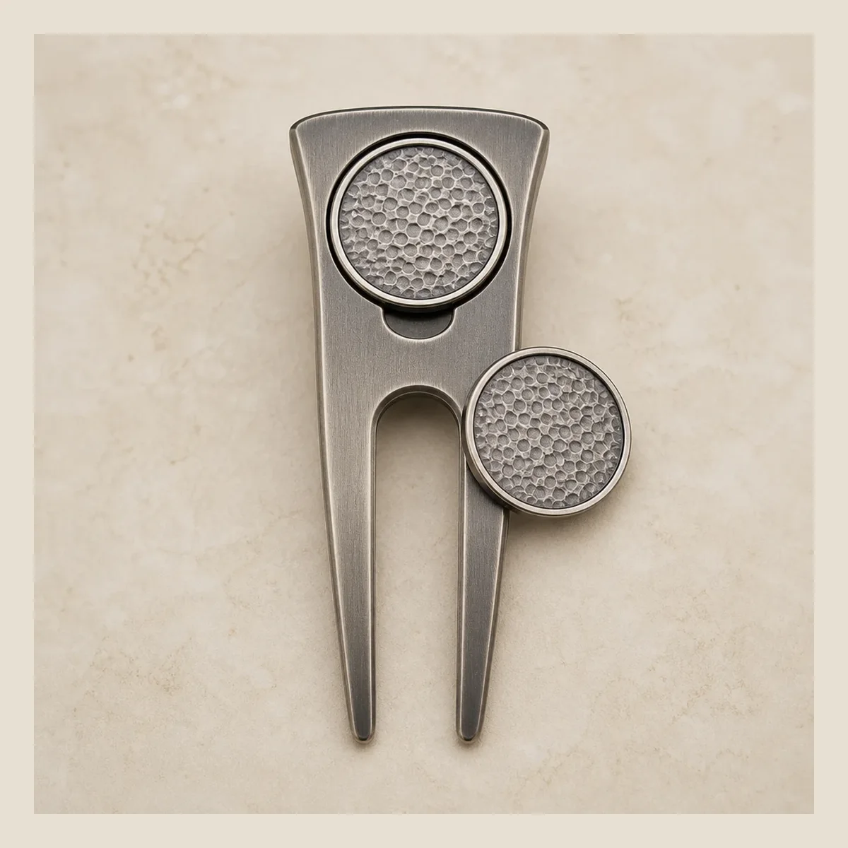 Golf divot tool