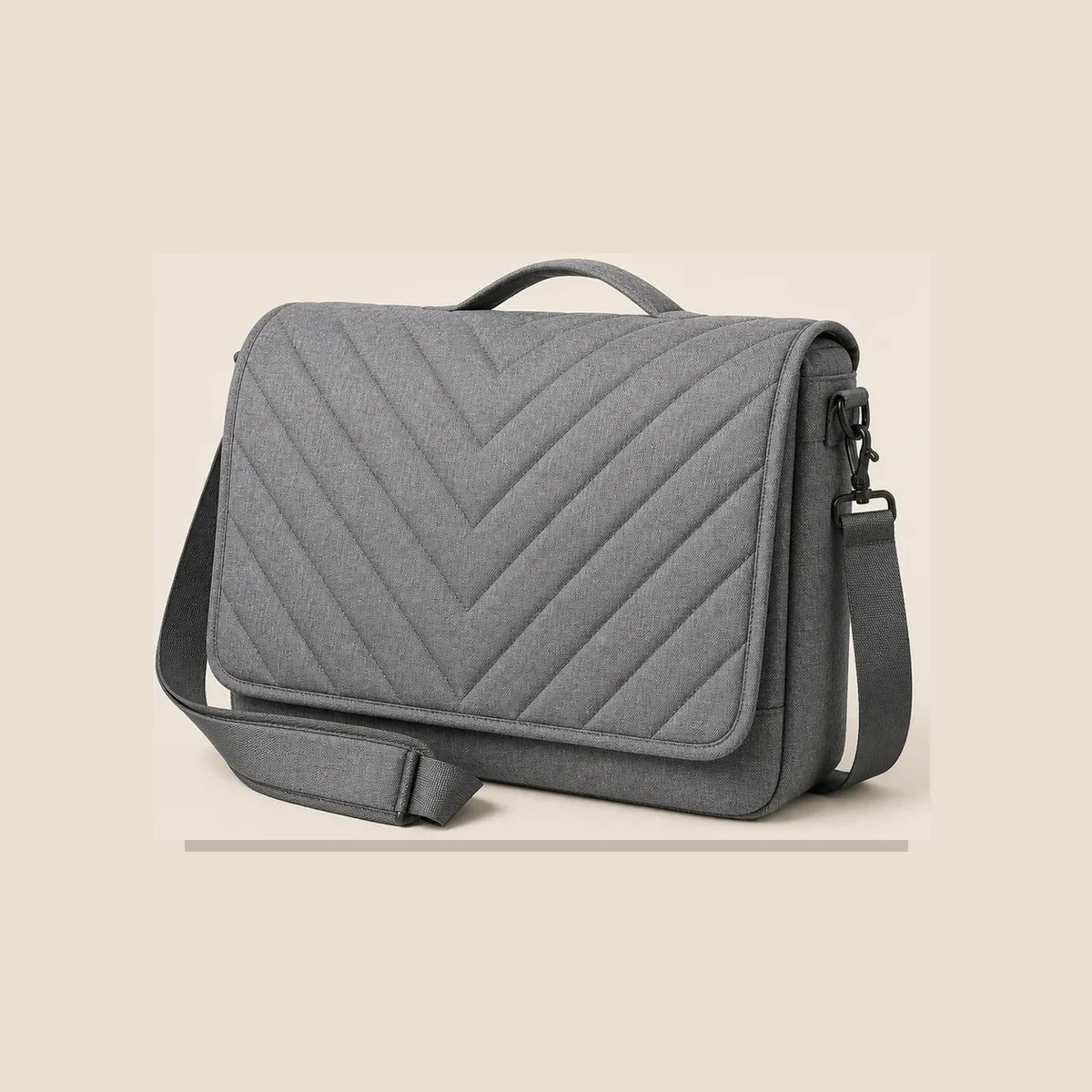 Quilted laptop messenger